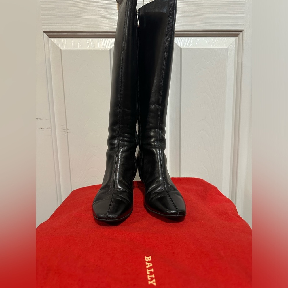 Bally leather boots size 7